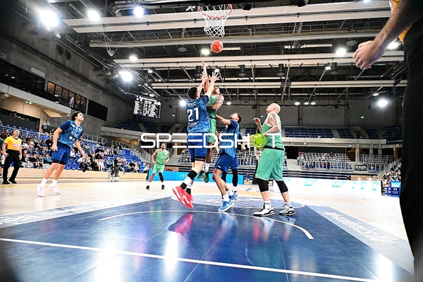 Zweikampf um den Ball