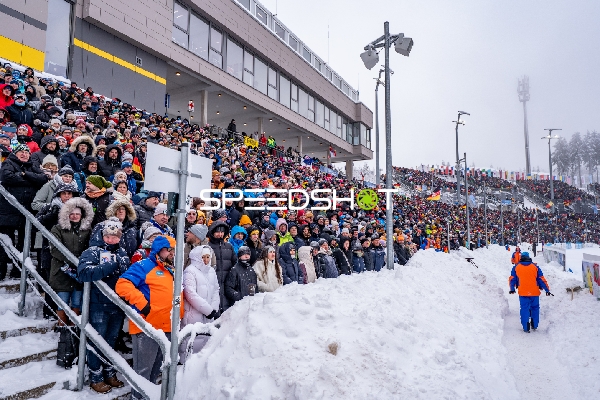 Zuschauer beim Biathlon in Oberhof