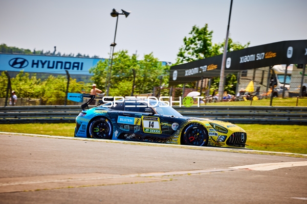 Rennfahrzeug auf der Rennstrecke