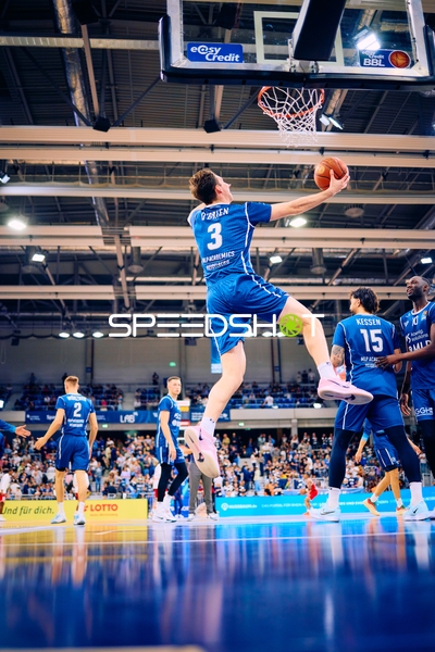 Spektakulärer Dunking von MLP Academics