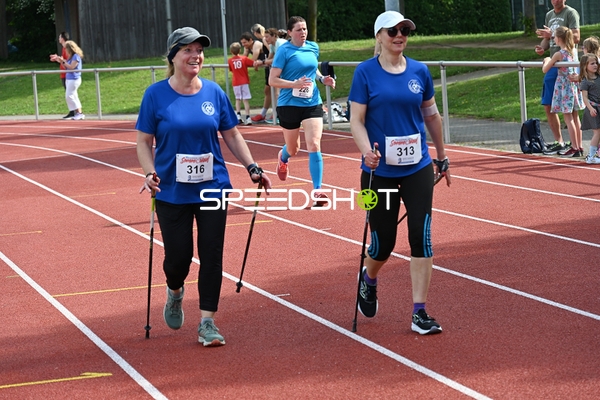 Nordic Walker beim TVE Sommerlauf