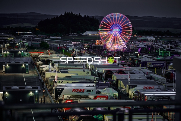 Boxenbereich beim 24h Rennen 2025