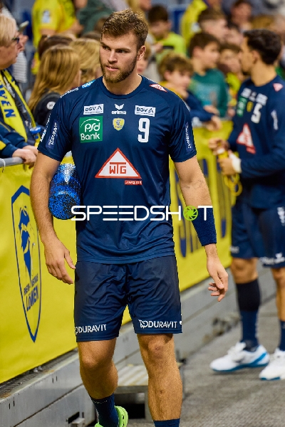 Spieler von Rhein Neckar Löwen auf dem Spielfeld.