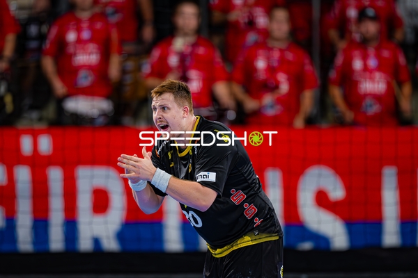 Jakob Kassing (20; HSC 2000 Coburg) gibt Anweisungen