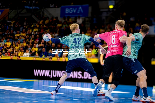 Pass von Nico Schöttle (8; TVB 1898 Stuttgart)