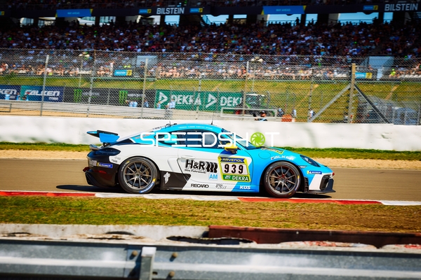 Rennfahrzeug auf der Rennstrecke