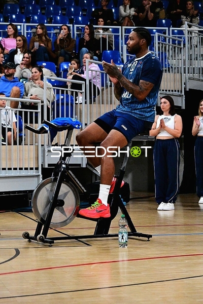 Marcus Weathers (0; MLP) auf dem Fahrradtrainer