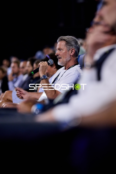 Ringside-Zone Face-Off