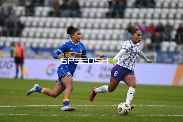 Spieler mit Ball in Aktion