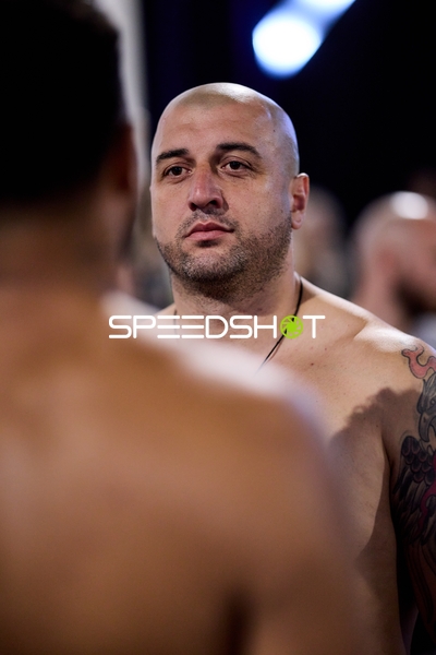 Ringside-Zone Face-Off