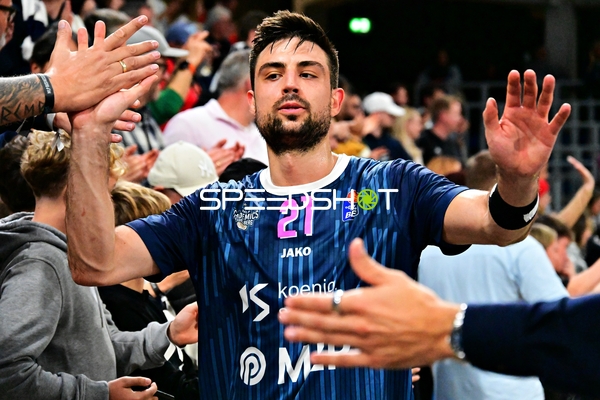 Mateo Seric (21; MLP Academics Heidelberg) jubelt