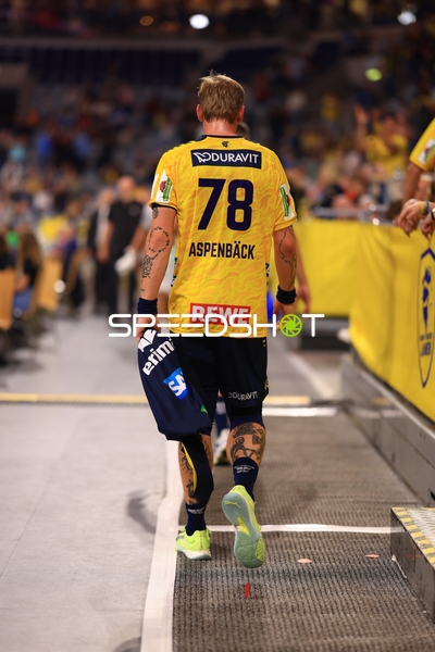 Edwin Aspenbäck (78; Rhein Neckar Löwen) am Spielfeldrand