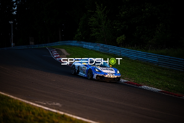 Rennfahrzeug auf der Rennstrecke