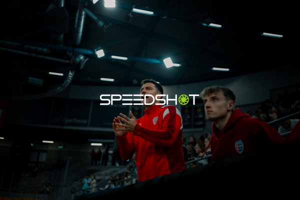 Tom Görres (99; SG BBM Bietigheim) gibt Anweisungen