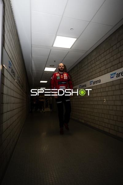 Mike Jensen (20; Rhein Neckar Löwen) läuft im Gang