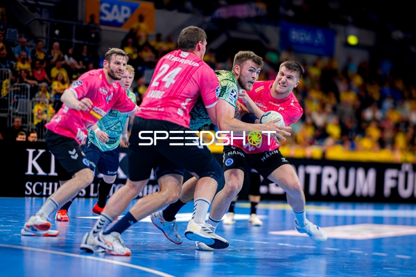 Ballbesitz und Verteidigung im Duell