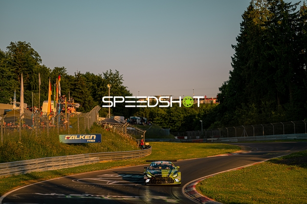 Rennfahrzeug auf der Rennstrecke