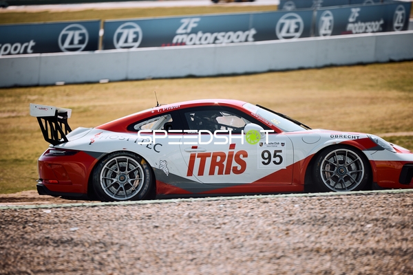 Tomas Pfister in Aktion auf der Rennstrecke