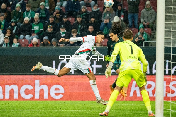 Zweikampf vor dem Tor