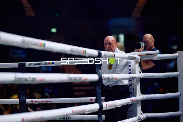 Ringrichter und Fotograf Ringside Zone