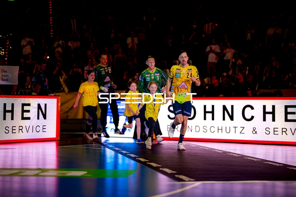 Einlaufen Patrick Groetzki (24;Rhein Neckar Löwen), Mikael Appelgren (1;Rhein Neckar Löwen), 40; Rhein Neckar Löwen