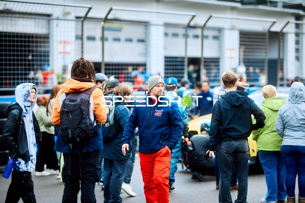 ADAC 24h Nürburgring Qualifiers: Boxenstopp Atmosphäre