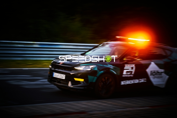 Safety Car auf der Rennstrecke