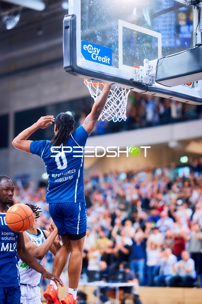 Dunk DJ Horne (0;MLP Academics Heidelberg), Bakary Dibba (10;MLP Academics Heidelberg)