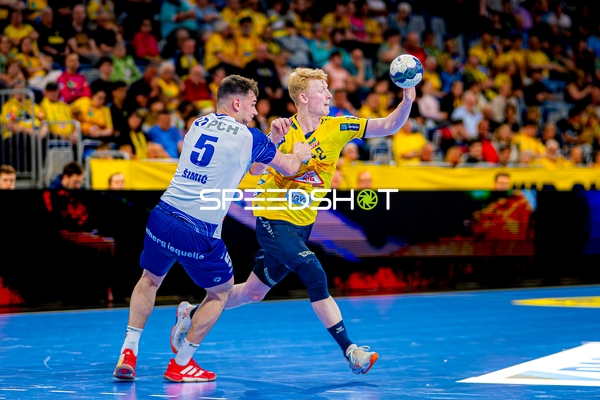 Wurf Jon Lindenchrone Andersen (42;Rhein Neckar Löwen) gegen Josip Simic (5;1. VfL Potsdam)