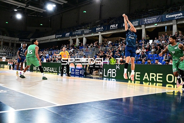 Wurf von Marcel Keßen (15; MLP) unter Druck