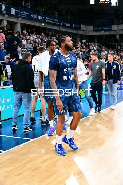 DJ Horne (0; MLP Academics Heidelberg) am Spielfeldrand