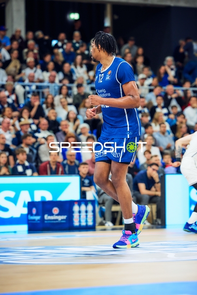 Osun Osunniyi (12, MLP Academics Heidelberg) läuft