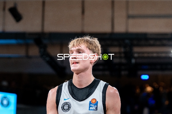 Jared Grey (8; Veolia Towers Hamburg) in Aktion