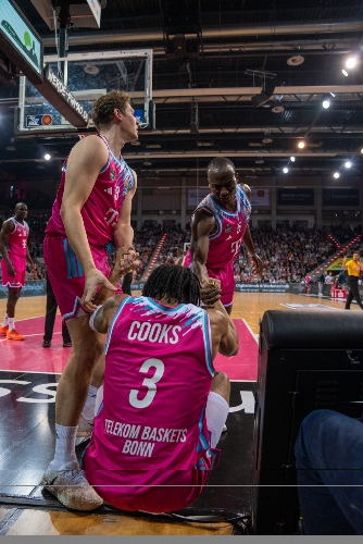 Szene mit Spielern von Telekom Baskets Bonn
