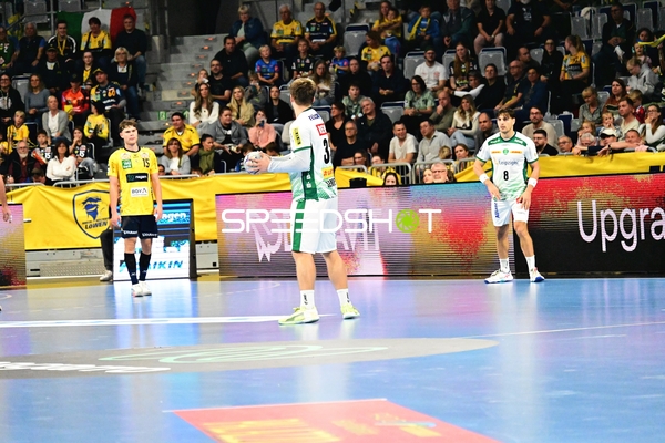 David More (15; Rhein Neckar Löwen) und Lucas Krzikalla (8; SC DHfK Leipzig) positionieren sich