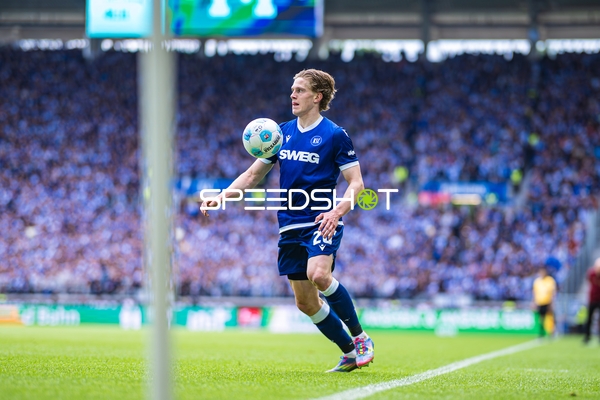 Ballannahme David Herold (20, Karlsruher SC)