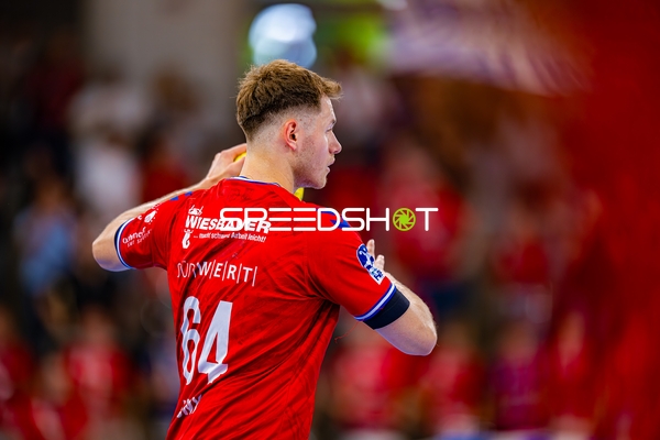 Ballvorbereitung Maximilian Hejny (64;SG BBM Bietigheim)