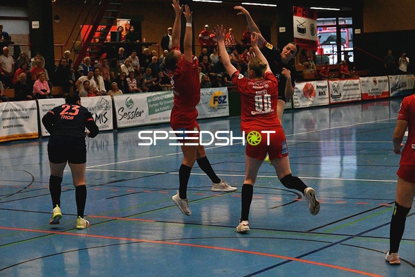 Wurf im Spiel zwischen Kurpfalz Bären und Mainz 05