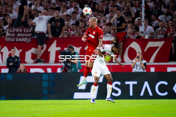 Zweikampf um den Ball