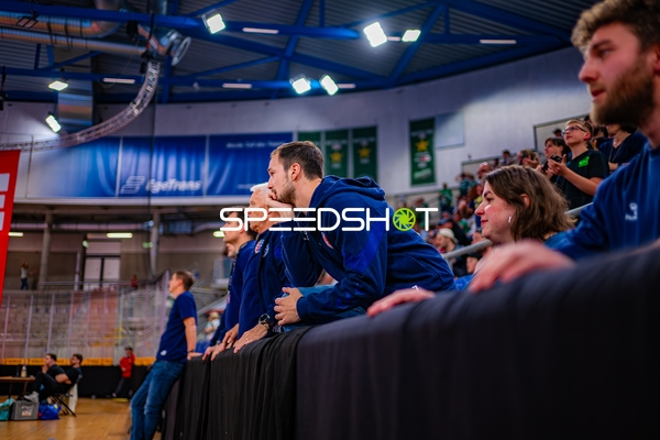 Pause mit Dominik Claus (7;SG BBM Bietigheim), Ryota Tanimura (98;SG BBM Bietigheim)