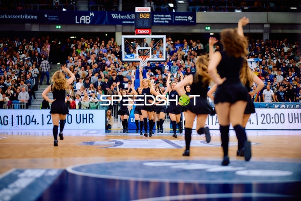 Cheerleader-Auftakt im SNP Dome