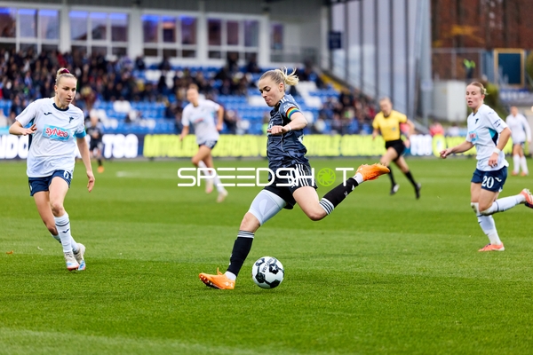 Spielszene mit Ballbesitz