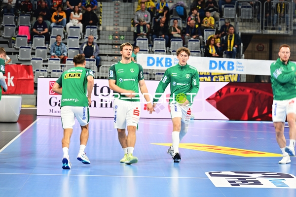 Vier SC DHfK Leipzig Spieler auf dem Spielfeld