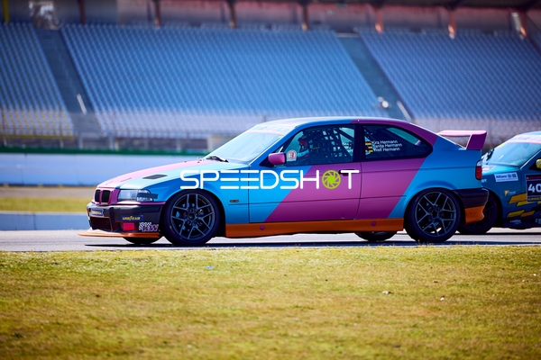 BMW auf der Rennstrecke in Hockenheim