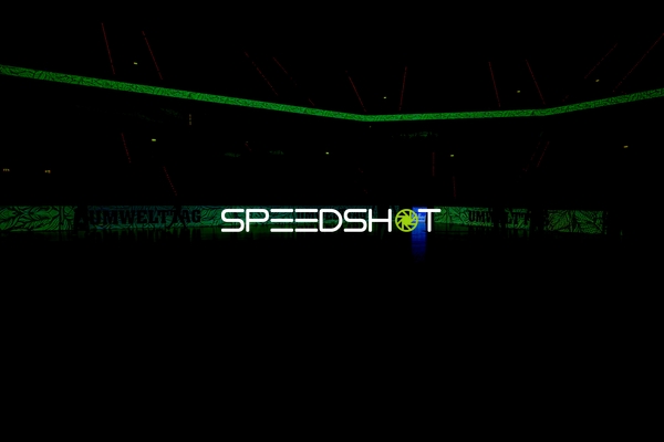 Teams betreten Spielfeld