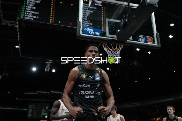 David NGuessan (1; Basketball Löwen Braunschweig) und Benjamin Schröder (2; Basketball Löwen Braunschweig) in Aktion