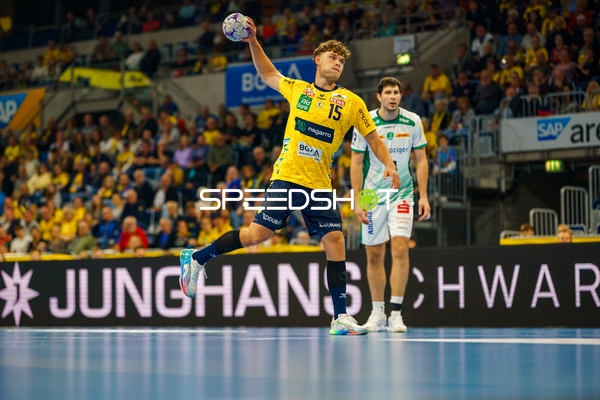 David More (15; Rhein Neckar Löwen) wirft aufs Tor