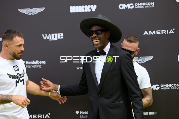 Ringside-Zone Face-Off