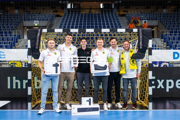 Team feiert vor Fans