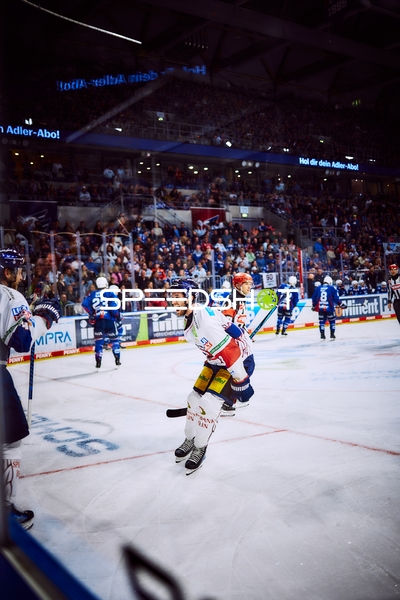 Schneller Eislauf in der SAP Arena